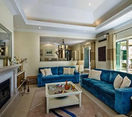 فيلة Sleeps 10 Pool Air Con Wifi