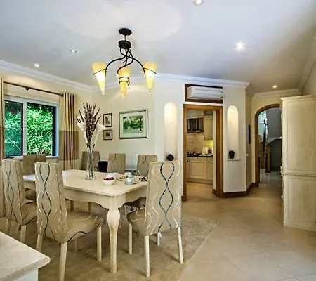 Sleeps 10 Pool Air Con Wifi