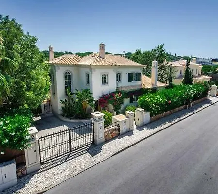 Sleeps 10 Pool Air Con Wifi فيلة