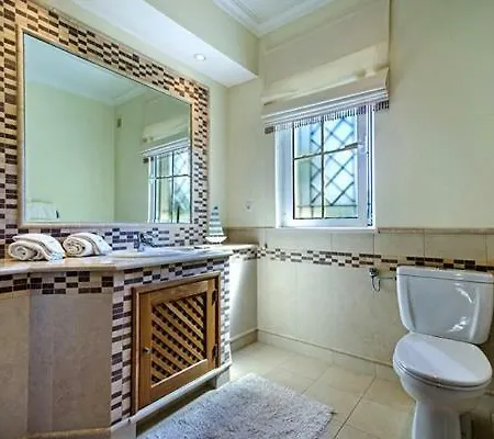 Sleeps 10 Pool Air Con Wifi