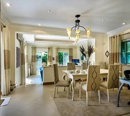 Sleeps 10 Pool Air Con Wifi فيلة *